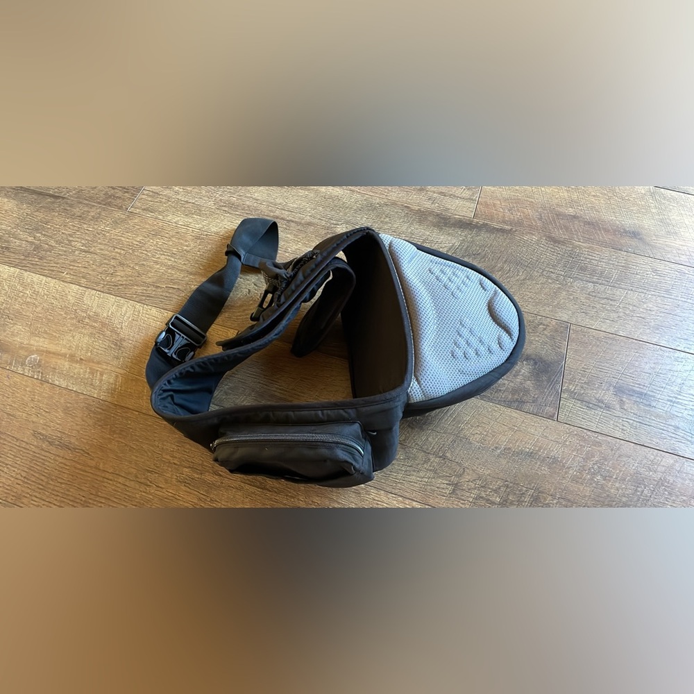 Baby hip carrier